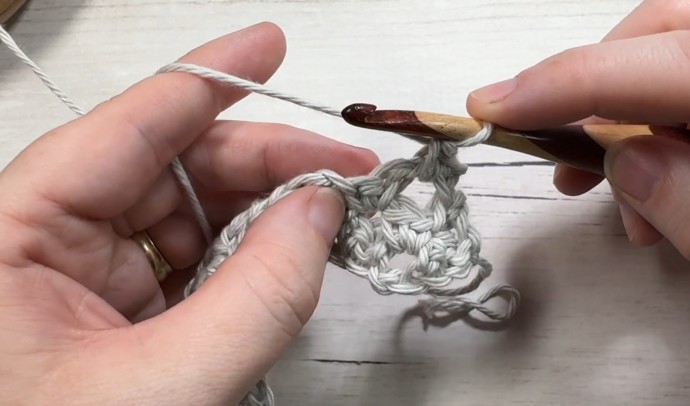 How to Crochet the Alternate Sieve Stitch Photo Tutorial