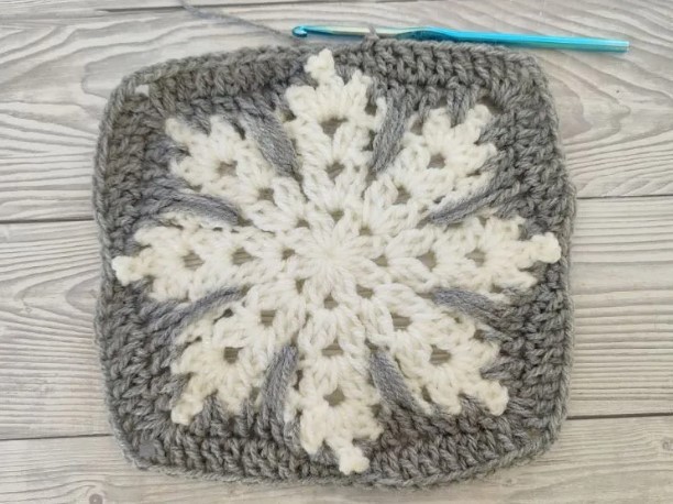 Crochet Snowflake Square Photo Tutorial