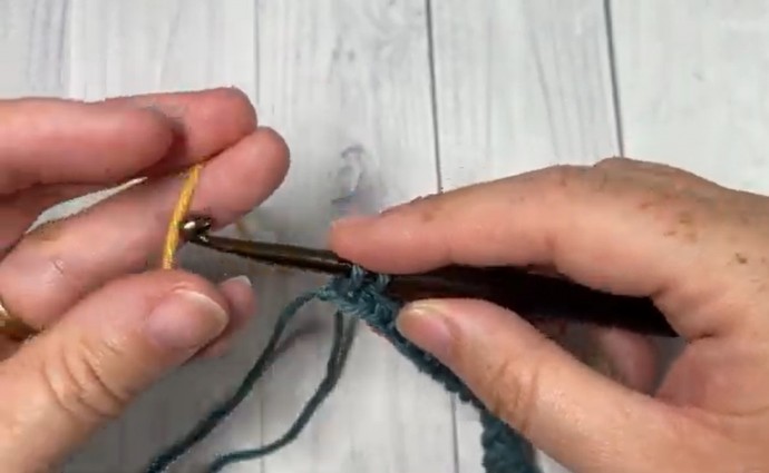 How to Crochet Zigzag Spike Puff Stitch Photo Tutorial