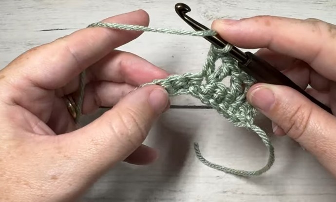 How to Crochet the Chain Waves Stitch Photo Tutorial