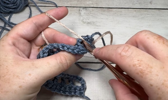 How to Crochet the Zipper Stitch Photo Tutorial