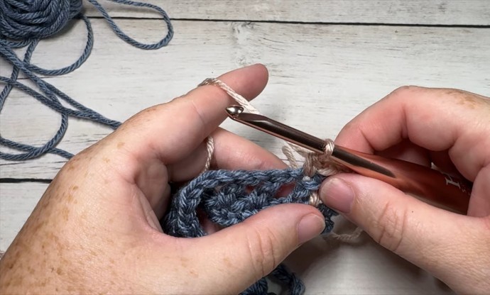 How to Crochet the Zipper Stitch Photo Tutorial