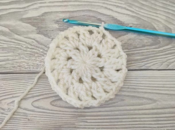 Crochet Snowflake Square Photo Tutorial