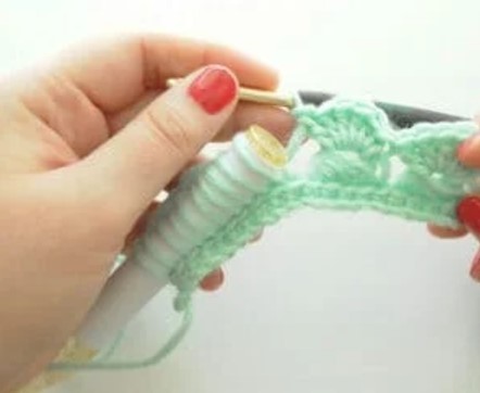 How To Crochet the Broomstick Lace Stitch Photo Tutorial