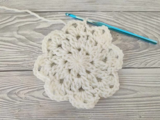 Crochet Snowflake Square Photo Tutorial