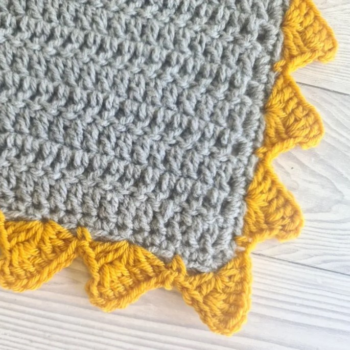 How to Crochet the Large Leaf Stitch Border Photo Tutorial