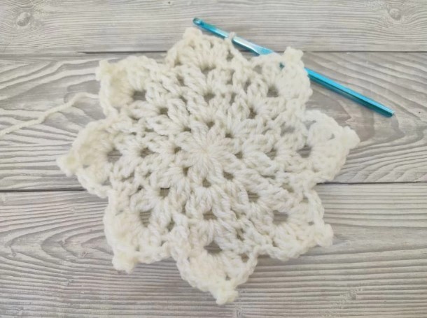 Crochet Snowflake Square Photo Tutorial