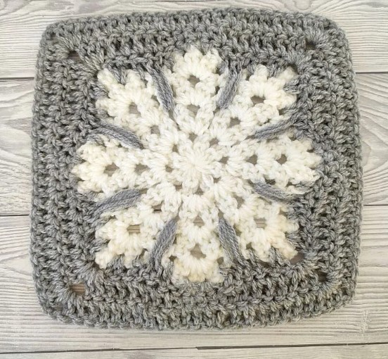 Crochet Snowflake Square Photo Tutorial