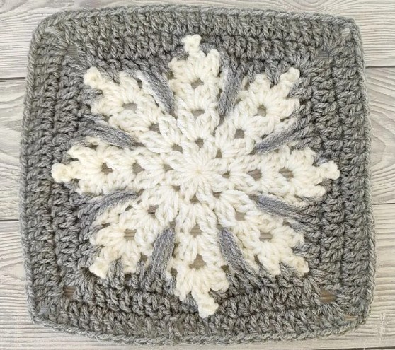 Crochet Snowflake Square Photo Tutorial