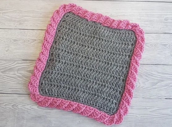 Easy Crochet Rolling Fans Border Photo Tutorial