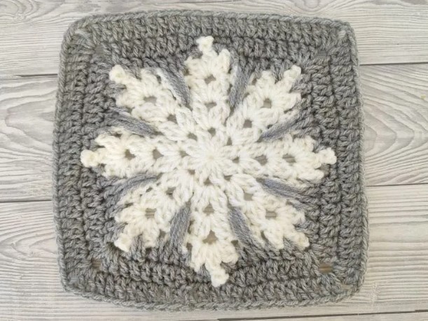 Crochet Snowflake Square Photo Tutorial