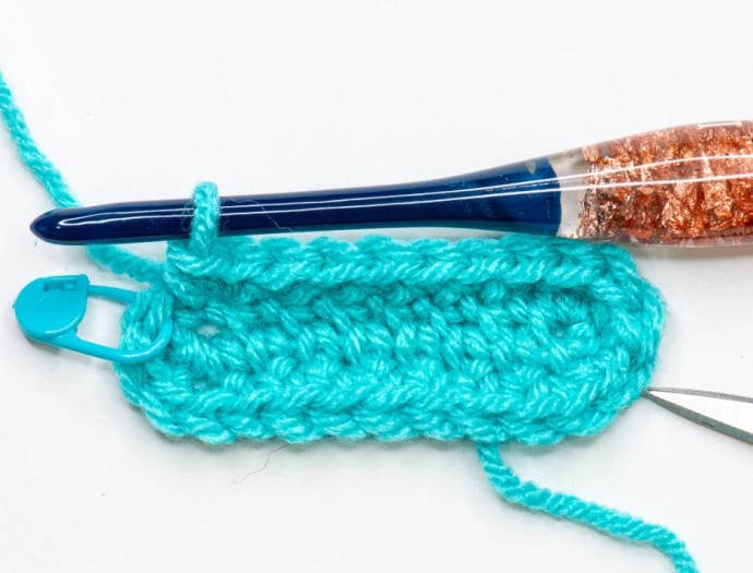 How to Crochet on Both Sides of a Foundation Chain Tutorial