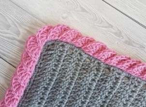 Easy Crochet Rolling Fans Border Photo Tutorial