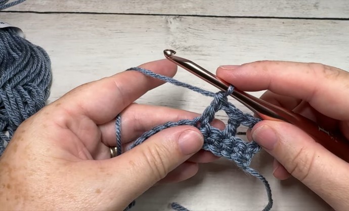 How to Crochet the Zipper Stitch Photo Tutorial