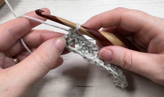 How to Crochet the Alternate Sieve Stitch Photo Tutorial